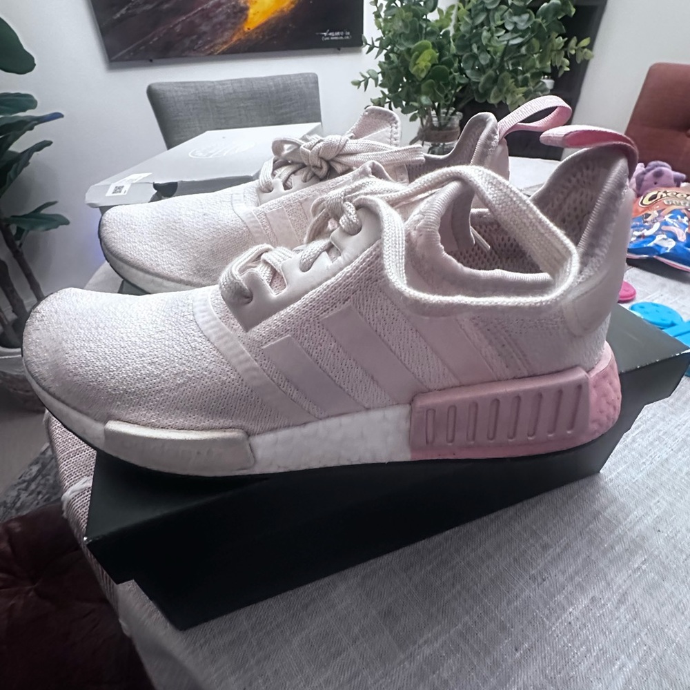 Adidas NMD R1 Light Pink slightly used size 8.5